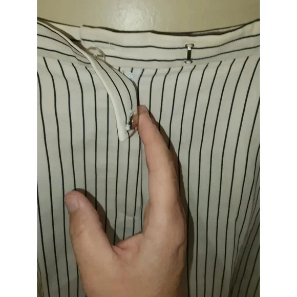 Lafayette 148 Women's Pin Strip Dress Pant Size 8 - Picture 3 of 4